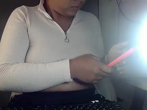 Snapshot of Agatha_milk24 chatting on October 11, 2025, 6:12 am Agatha milk24 online show from October 11, 2025, 6:12 am