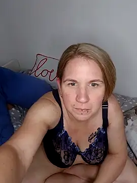 Snapshot of LaceyWestxx chatting on October 25, 2025, 5:08 pm LaceyWestxx online show from October 25, 2025, 5:08 pm