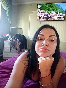 Snapshot of LuceSkys chatting on October 15, 2025, 11:32 am LuceSkys online show from October 15, 2025, 11:32 am