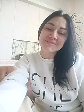 Snapshot of LuceSkys chatting on November 1, 2025, 9:33 am LuceSkys online show from November 1, 2025, 9:33 am