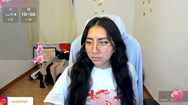 Snapshot of LoveLyy- chatting on October 17, 2025, 1:03 pm LoveLyy- online show from October 17, 2025, 1:03 pm