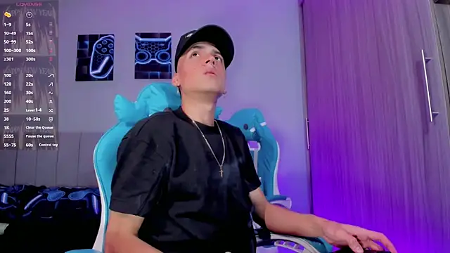 Snapshot of lopez_and_jesus chatting on October 10, 2025, 1:15 am lopez and jesus online show from October 10, 2025, 1:15 am