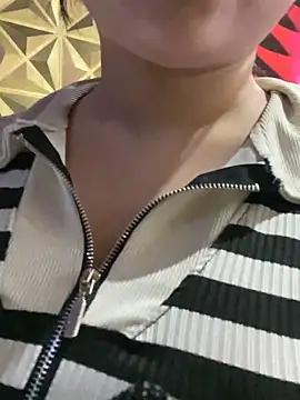 Snapshot of TampiZii chatting on October 24, 2025, 6:32 am TampiZii online show from October 24, 2025, 6:32 am