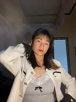 Snapshot of Mylinh- chatting on October 16, 2025, 2:12 am Mylinh- online show from October 16, 2025, 2:12 am