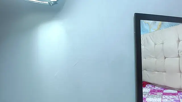 Snapshot of madisonjones303av chatting on October 19, 2025, 1:45 pm madisonjones303av online show from October 19, 2025, 1:45 pm