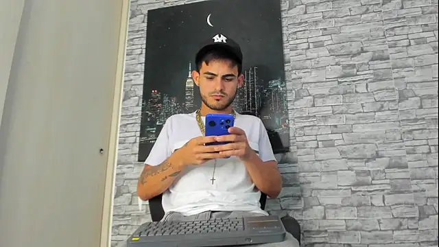 Snapshot of Master_King_Crazzy777 chatting on October 9, 2025, 8:40 pm Master King Crazzy777 online show from October 9, 2025, 8:40 pm