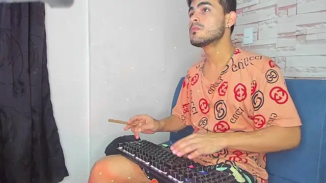 Snapshot of Master_King_Crazzy777 chatting on October 15, 2025, 9:15 pm Master King Crazzy777 online show from October 15, 2025, 9:15 pm