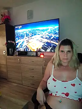 Snapshot of sweetgirl32 chatting on November 5, 2025, 11:43 am sweetgirl32 online show from November 5, 2025, 11:43 am