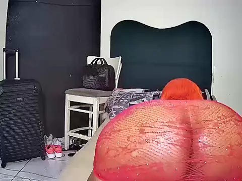 Snapshot of BustyDiva38 chatting on October 17, 2025, 8:33 pm BustyDiva38 online show from October 17, 2025, 8:33 pm