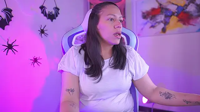Snapshot of Cielo_Andrade chatting on October 15, 2025, 12:38 pm Cielo Andrade online show from October 15, 2025, 12:38 pm
