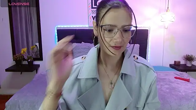 Snapshot of Dafne_xx_ chatting on October 22, 2025, 1:44 pm Dafne xx online show from October 22, 2025, 1:44 pm