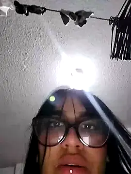 Snapshot of Valen_russo chatting on October 16, 2025, 3:07 am Valen russo online show from October 16, 2025, 3:07 am