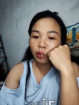 pusi xinh online show from October 15, 2025, 4:40 pm