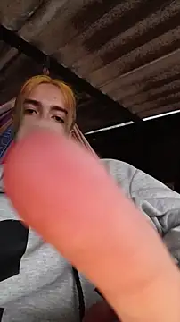 Snapshot of saenzjhonny chatting on October 16, 2025, 10:11 pm saenzjhonny online show from October 16, 2025, 10:11 pm