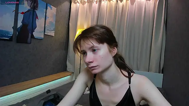 EvelynJin  online show from October 24, 2025, 4:14 pm