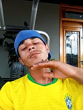 Snapshot of helfo2002 chatting on October 16, 2025, 11:00 am helfo2002 online show from October 16, 2025, 11:00 am