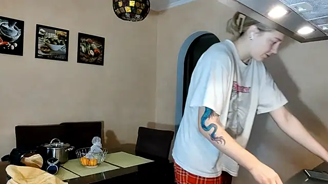 Snapshot of ThomasinaGalvin chatting on November 9, 2025, 10:24 am ThomasinaGalvin online show from November 9, 2025, 10:24 am