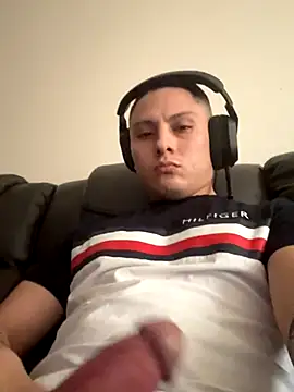 Snapshot of Feloh95 chatting on October 14, 2025, 8:53 pm Feloh95 online show from October 14, 2025, 8:53 pm