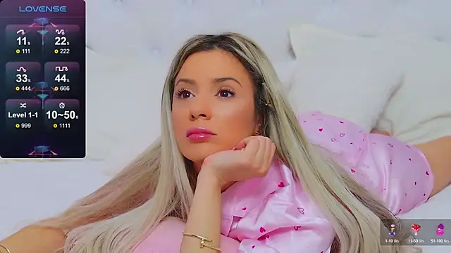 Snapshot of AriannaSins chatting on February 12, 2025, 4:33 pm AriannaSins online show from February 12, 2025, 4:33 pm