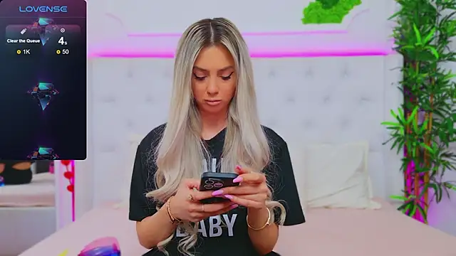 Snapshot of AriannaSins chatting on February 13, 2025, 2:42 pm AriannaSins online show from February 13, 2025, 2:42 pm