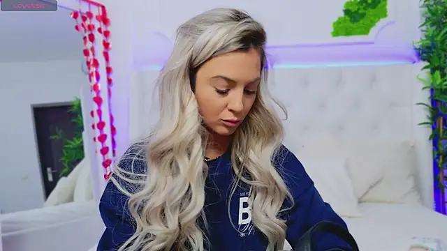 Snapshot of AriannaSins chatting on March 4, 2025, 1:17 pm AriannaSins online show from March 4, 2025, 1:17 pm