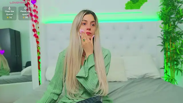 Snapshot of AriannaSins chatting on March 18, 2025, 1:42 pm AriannaSins online show from March 18, 2025, 1:42 pm