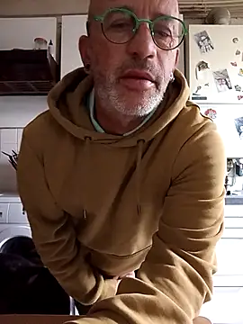 Snapshot of Ptitcouic chatting on October 18, 2025, 8:04 am Ptitcouic online show from October 18, 2025, 8:04 am