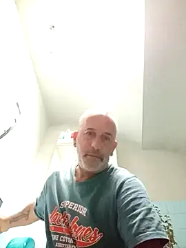 Snapshot of Ptitcouic chatting on October 19, 2025, 8:26 am Ptitcouic online show from October 19, 2025, 8:26 am