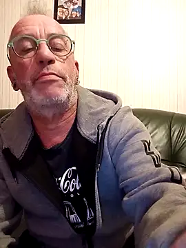 Snapshot of Ptitcouic chatting on October 24, 2025, 7:21 pm Ptitcouic online show from October 24, 2025, 7:21 pm