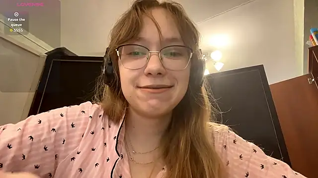 JuneCooper online show from October 24, 2025, 8:22 am