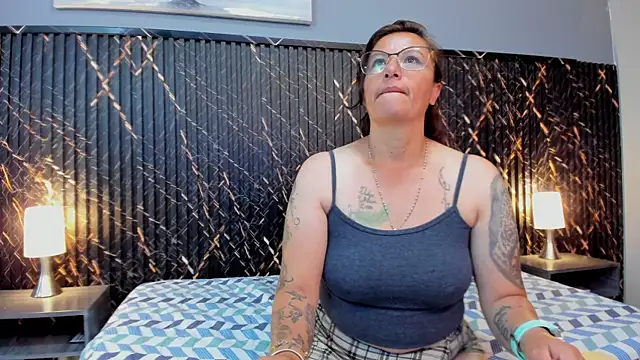 Snapshot of alice_h4rt chatting on November 8, 2025, 12:49 pm alice h4rt online show from November 8, 2025, 12:49 pm