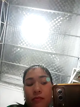 Snapshot of Miube2k chatting on October 28, 2025, 6:06 am Miube2k online show from October 28, 2025, 6:06 am