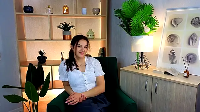KerriDezalia online show from October 23, 2025, 8:46 am