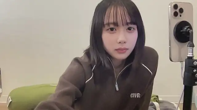 Snapshot of Mahocha1 chatting on November 5, 2025, 12:05 pm Mahocha1 online show from November 5, 2025, 12:05 pm