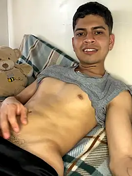 Snapshot of 12Andrew_23 chatting on October 22, 2025, 6:51 pm 12Andrew 23 online show from October 22, 2025, 6:51 pm