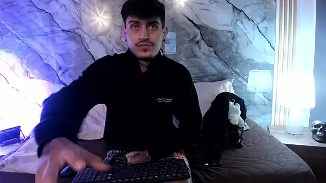 Snapshot of enzorodriguezz chatting on November 12, 2025, 1:00 pm enzorodriguezz online show from November 12, 2025, 1:00 pm