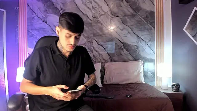 Snapshot of enzorodriguezz chatting on November 13, 2025, 12:37 pm enzorodriguezz online show from November 13, 2025, 12:37 pm