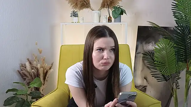 Snapshot of LonnaSkar chatting on October 21, 2025, 8:15 am LonnaSkar online show from October 21, 2025, 8:15 am