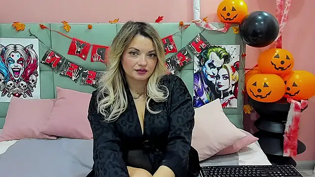 WilmaSanders online show from October 22, 2025, 2:23 am