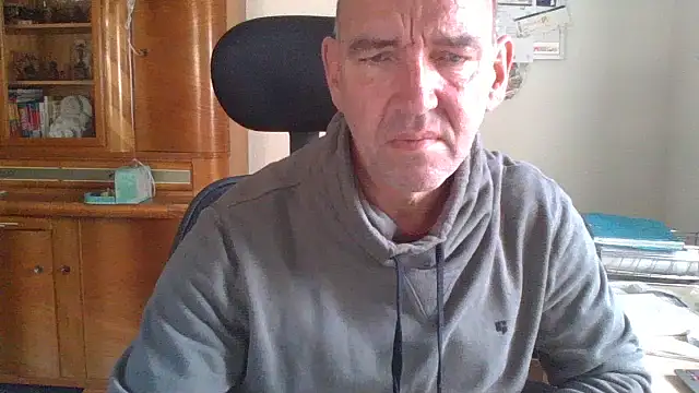 Snapshot of Lutzi1970 chatting on November 3, 2025, 10:49 am Lutzi1970 online show from November 3, 2025, 10:49 am