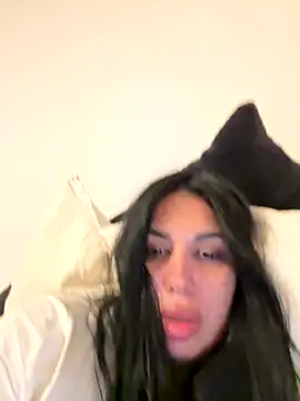 Snapshot of IsaBebe chatting on November 3, 2025, 3:02 pm IsaBebe online show from November 3, 2025, 3:02 pm