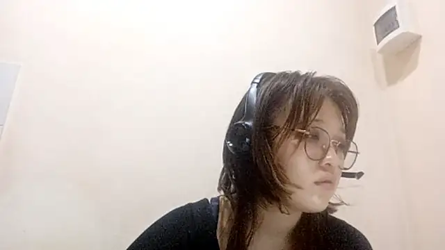 Snapshot of web3queen chatting on October 23, 2025, 3:44 pm web3queen online show from October 23, 2025, 3:44 pm