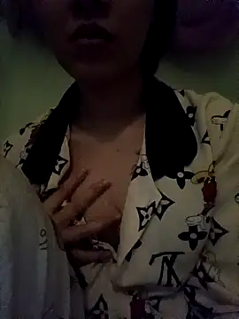 Snapshot of LylyCii69 chatting on October 28, 2025, 9:35 am LylyCii69 online show from October 28, 2025, 9:35 am