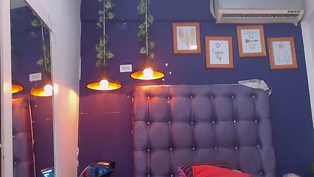 Snapshot of Lunatico_x chatting on October 29, 2025, 8:10 pm Lunatico x online show from October 29, 2025, 8:10 pm