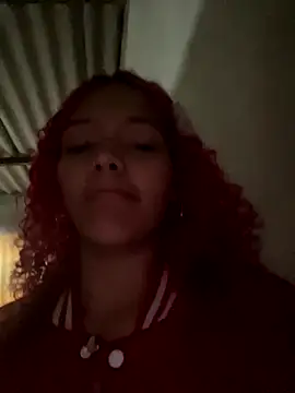 Snapshot of Emmily13 chatting on October 23, 2025, 5:29 am Emmily13 online show from October 23, 2025, 5:29 am