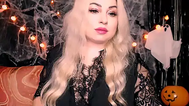 Snapshot of Renee_Cherry chatting on October 29, 2025, 12:24 am Renee Cherry online show from October 29, 2025, 12:24 am