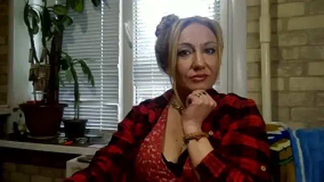 Snapshot of LilaniLoverx chatting on November 4, 2025, 11:42 am LilaniLoverx online show from November 4, 2025, 11:42 am