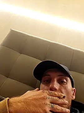 Snapshot of LASO6BRETONNE chatting on November 11, 2025, 8:42 pm LASO6BRETONNE online show from November 11, 2025, 8:42 pm