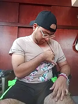 Snapshot of Fernandperez21 chatting on November 5, 2025, 9:48 pm Fernandperez21 online show from November 5, 2025, 9:48 pm