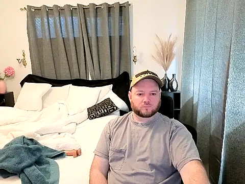 Snapshot of john_clarisa chatting on October 31, 2025, 10:44 pm john clarisa online show from October 31, 2025, 10:44 pm